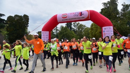 Nella foto, la partenza dell'edizione 2019 di Walking Day Milano