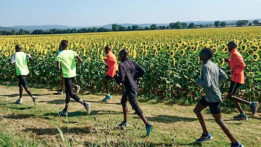 Atleti del Tuscany Camp in allenamento lungo i percorsi della Val di Merse