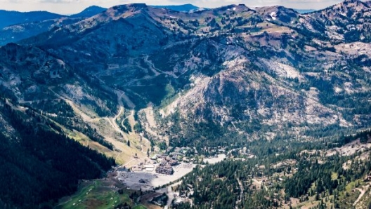  Una vista aerea della Squaw Valley