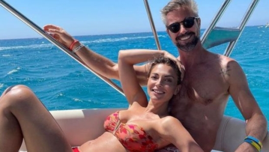 Alessia Mancini al mare con il marito Flavio Montrucchio la scorsa estate. Sono sposati dal 2003