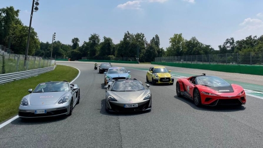 In occasione della Journalist Parade siamo scesi in pista con le auto di Gazzetta Motori, tanti cavalli, tanta passione automobilistica sul Circuito Internazionale di Monza