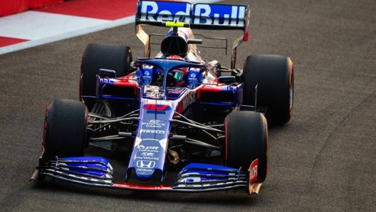 SINGAPORE, SINGAPORE - SEPTEMBER 21: Pierre Gasly of France driving the (10) Scuderia Toro Rosso STR14 Honda on track during final practice for the F1 Grand Prix of Singapore at Marina Bay Street Circuit on September 21, 2019 in Singapore. (Photo by Lars Baron/Getty Images)