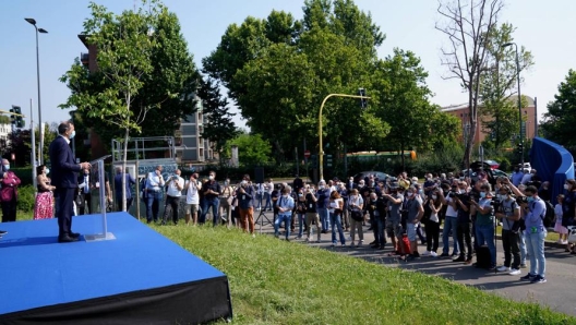 Il presidente del Milano Monza Open-Air Motor Show 2021 al termine dell'inaugurazione del monumento dedicato al pilota milanese Alberto Ascari, due volte campione del mondo di Formula 1 nel 1952 e nel 1953 con la Ferrari