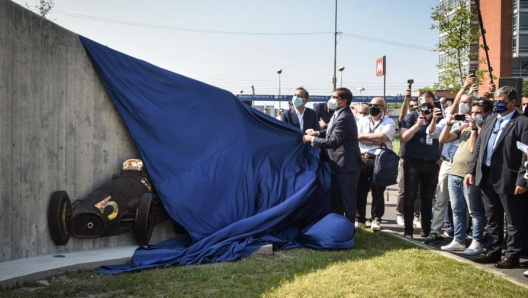 È stato svelato il monumento dedicato al pilota Milanese Alberto Ascari, pilota di Formula 1 e della Ferrari due volte vincitore del campionato del mondo. La cerimonia è avvenuta all'interno delle iniziative del Milano Monza Open-Air Motor Show in programma dal 10 al 13 giugno 2021