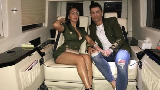 E poi ancora, auto da sogno, yacht e orologi: ecco la vita dorata di Cristiano Ronaldo e Georgina Rodriguez