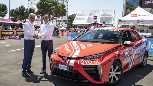 La Toyota Mirai a idrogeno potrà presto rifornirsi presso la stazione di San Donato Milanese