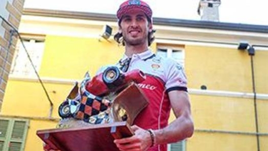 Antonio Giovinazzi con il Trofeo Bandini