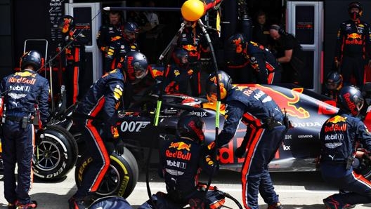 Pit stop record per Gasly ai box Red Bull. Gasly