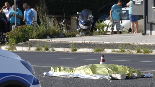 Un motociclista morto in un  incidente stradale a Roma. Ansa