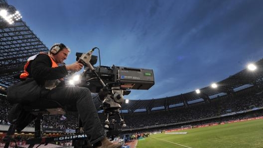 A camera in a stadium: Serie A matches are currently broadcast by Sky and Dazn.