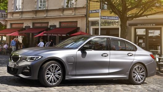 La Bmw Serie 3 è lunga 4.709 mm