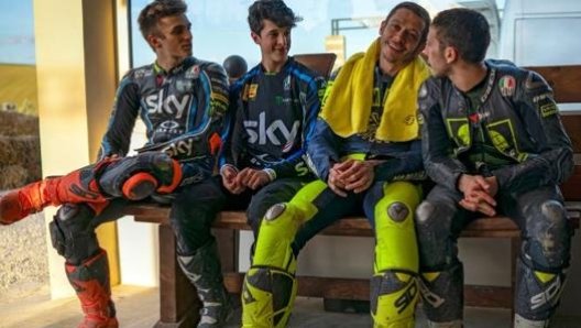 Valentino Rossi e i ragazzi della VR46 Academy