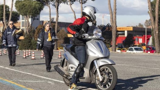 La prova pratica in una sede della Motorizzazione a Roma. LaPresse