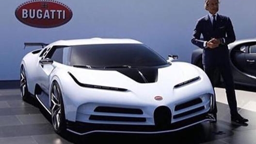 Stefan Wilkelmann accanto alla Bugatti Centodieci