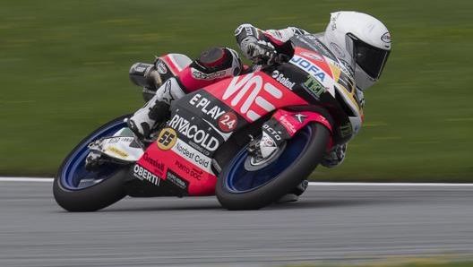 Romano Fenati, 23 anni, durante la qualifica con la sua Honda Snipers. Getty