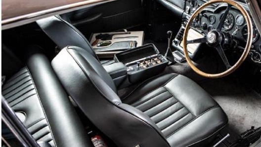 L’interno della DB5 di 007