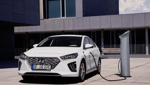 La Hyundai Ioniq Electric in ricarica