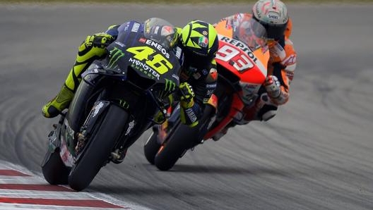 Valentino Rossi e Marc Marquez. Afp