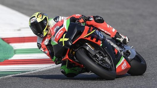 Max Biaggi in pista al Mugello con la RSV4 X