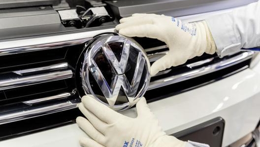 Il nuovo logo e la nuova immagine di Volkswagen verranno svelati allIAA 2019 di Francoforte