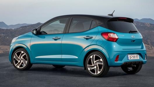 La nuova Hyundai i10 è lunga  3.670 mm, il bagagliaio è da 252 litri