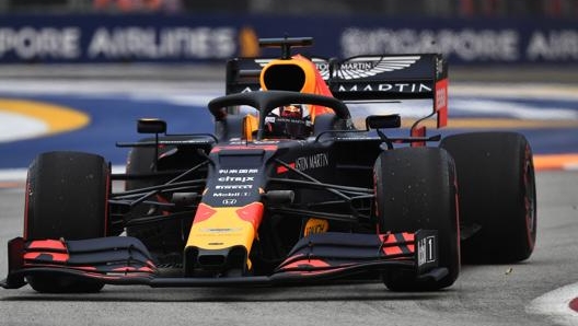 La Red Bull di Max Verstappen in azione a Singapore