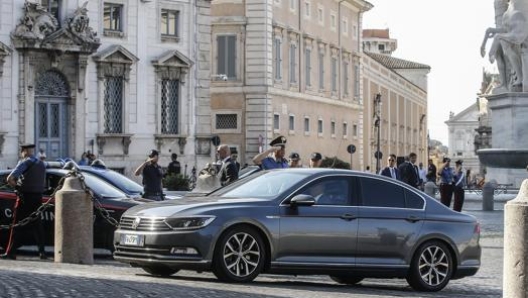 Giuseppe Conte arriva in auto al Quirinale. Ansa