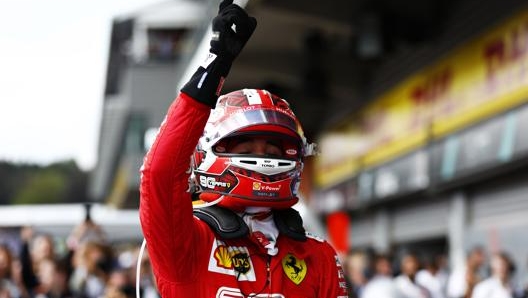 Charles Leclerc alza il dito a cielo per la dedica della vittoria a Hubert. Getty