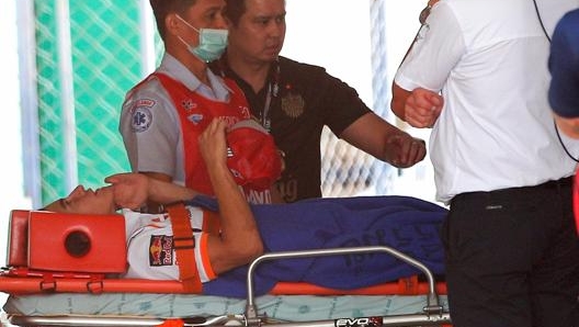 Marc Marquez, 26 anni, portato in ospedale in barella. Epa