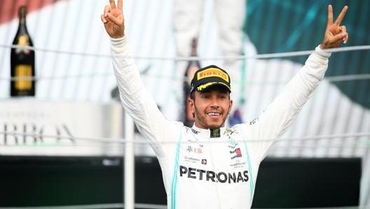 Lewis Hamilton festeggia il successo in Messico. Getty