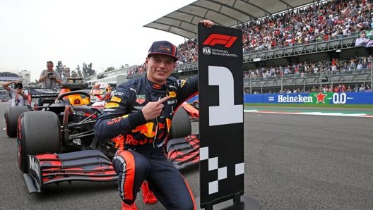 Verstappen esulta dopo il primo tempo in qualifica. LaPresse