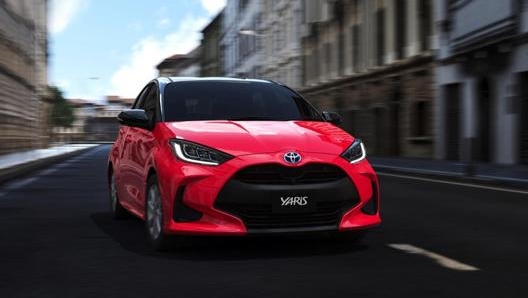 Yaris Hybrid sarà disponibile da metà 2020 ad un prezzo inferiore ai 20.000 euro, ma la gamma comprenderà anche versioni con motorizzazione benzina tradizionale 1.0L e 1.5L a tre cilindri