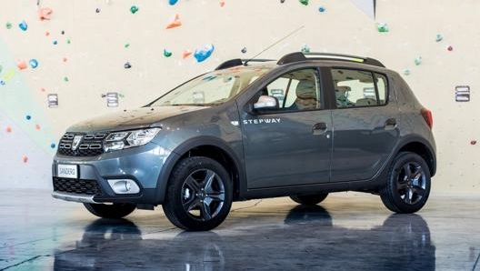 La Dacia Sandero è lunga 407 centimetri, ha un abitacolo molto spazioso e un bagagliaio da 320 litri