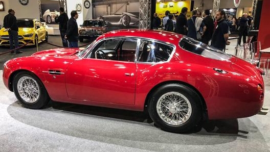 Aston Martin DB4 GT Zagato Continuation: una produzione limitata a 19 unità che ricrea fedelmente il modello storico prodotto dal 1960 al 1963