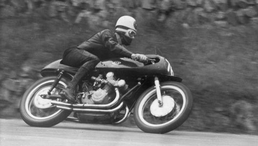 Geoffrey Duke sulla Gilera 4 cilindri 500 al TT del 1954