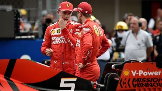 Leclerc parla con Vettel a fine qualifiche. Afp