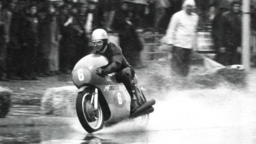 Angelo Bergamonti all'ultima curva nel GP di Riccione del '71 che lo portò alla morte