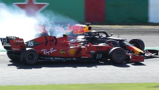 La collisione Leclerc-Verstappen a Suzuka. Afp