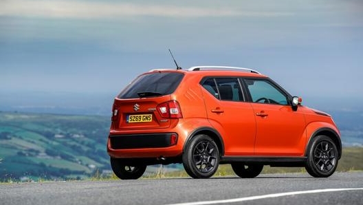 L’utilitaria giapponese: la Suzuki Ignis ha un'aria da SUV, altezza da terra rialzata e disponibile anche con trazione 4x4