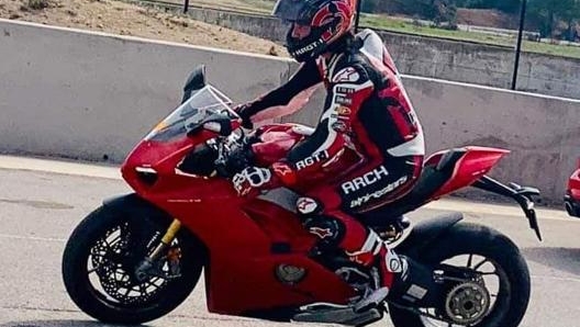 Keanu Reeves sulla Ducati Panigale V4S