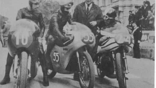 Silvio Grassetti (Benelli), Jim Redman (Honda) e Tarquinio Provini (Morini)