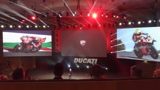 La presentazione a Rimini, sullo sfondo Claudio Domenicali, ad di Ducati