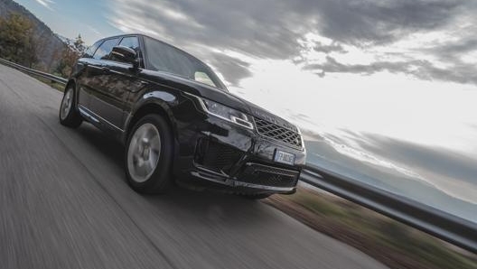 Il nome e cognome esatto del suv ibrido è Range Rover Sport P400e Phev