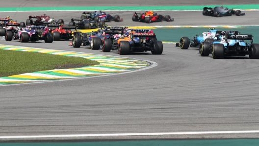 Le monoposto di F.1 durante il giro di ricognizione a Interlagos. Getty