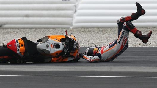 Jorge Lorenzo a terra, senza conseguenze, a Sepang. Ap