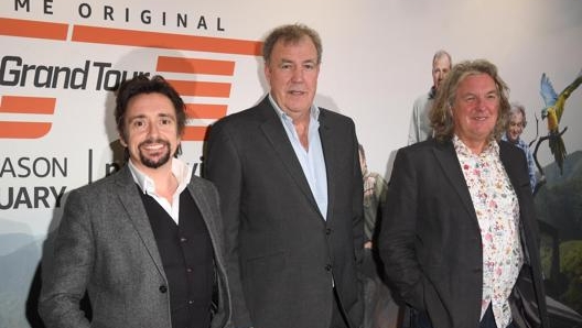 Jeremy Clarkson (al centro) insieme a Richard Hammond e James May alla presentazione di Grand Tour a Londra. Getty