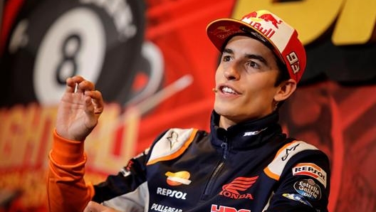 Marc Marquez alla festa di Cervera per l’ottavo titolo. Epa