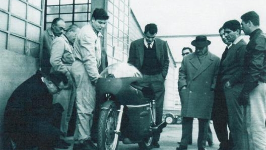 1965 presentazione nuova Benelli 250 nero-fumo