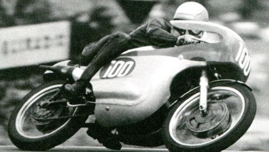 Mike Hailwood su una Mz 250