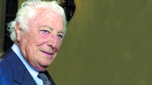 Gianni Agnelli a Cernobbio durante il forum Ambrosetti nel 2000. Ap